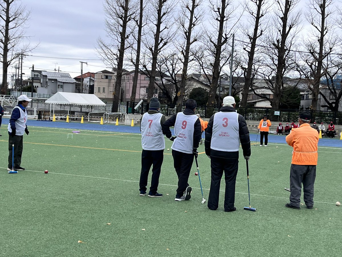 GateballGN's tweet photo. 今年ラストの大会⛄️

2025年12月27日土曜日
レッツプレイ大会
練馬区役所で働く方と一緒にゲートボールを楽しもうという趣旨😀

今日が初めてという方もいれば、週末練習を重ねてきた方もいて、和やかに開催。

初心者には優しいローカルルールも取り入れて無事盛会💕

＃ゲートボール
＃聴覚障害者 https://t.co/CDE7v6hkLE