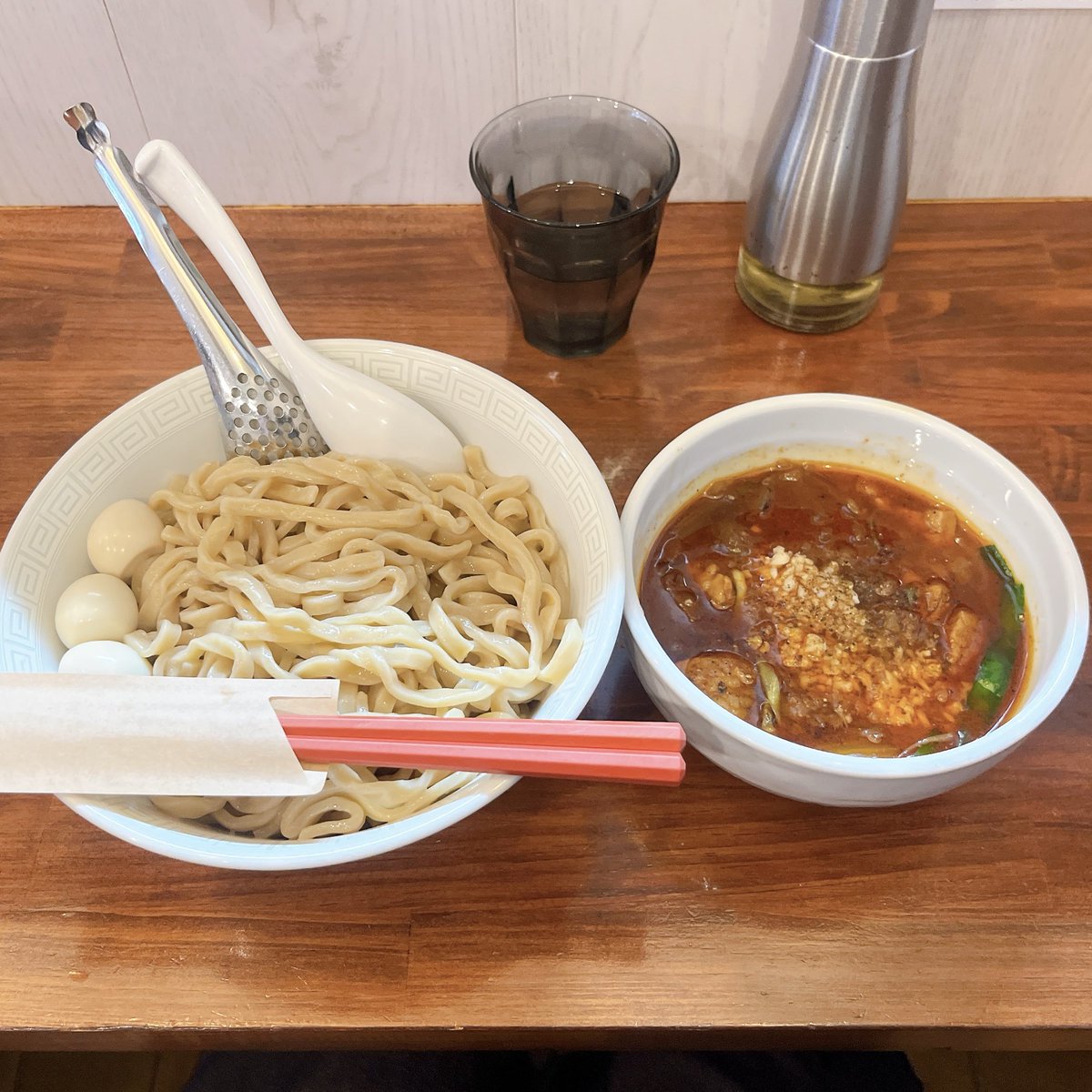 MARU喜
スタミナつけめん辛 うずら

MARU喜納め
大掃除の合間にスタミナつけに💪🏻

今月インフル復活してから行った時に、久々にスタラーを食べたのに
サザエさんのようにスマホを忘れる…
MARU喜に限って一度じゃない🫣

禁断症状に駆られて家を出るせいかな🤣

ごちそうさまでした🍜🙏