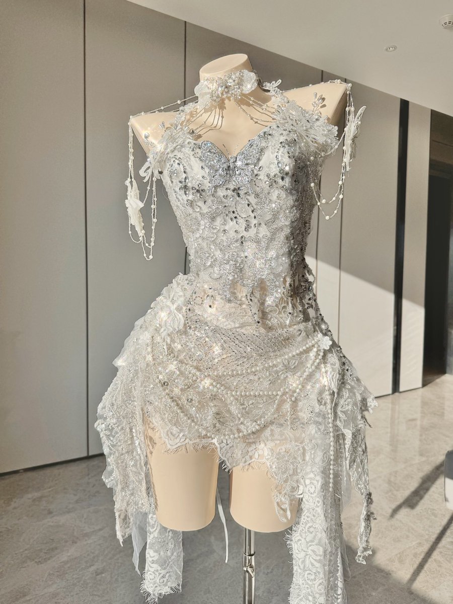 mermaid_lucia_'s tweet photo. Step into your White Wonderland.✨
Soft, luminous, unforgettable. Limited edition. #couture #artfashion #resinarwear #FantasyCorset #MermaidLucia #ziwuartemis
🎁👉https://t.co/yI2dMiSu9j https://t.co/rCT0kYFT4L