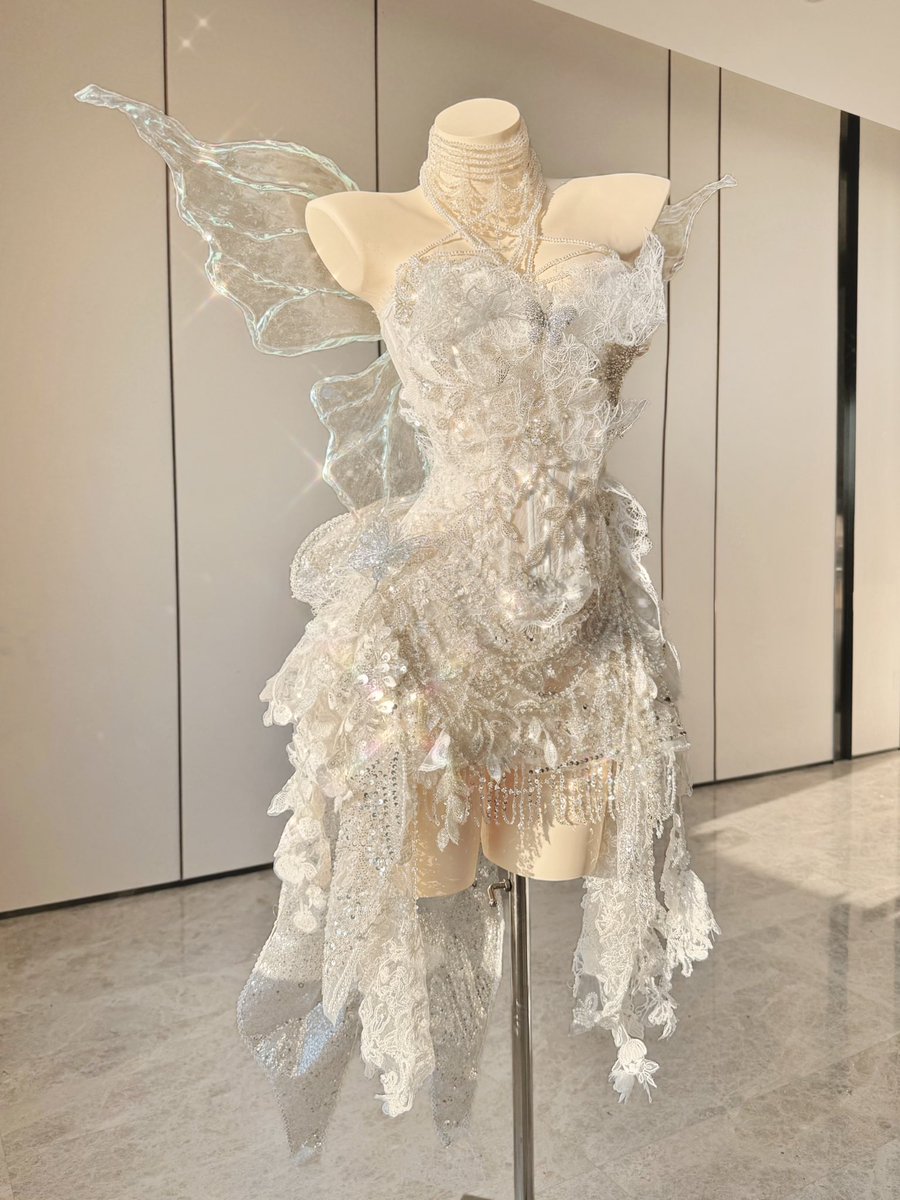 mermaid_lucia_'s tweet photo. Step into your White Wonderland.✨
Soft, luminous, unforgettable. Limited edition. #couture #artfashion #resinarwear #FantasyCorset #MermaidLucia #ziwuartemis
🎁👉https://t.co/yI2dMiSu9j https://t.co/rCT0kYFT4L