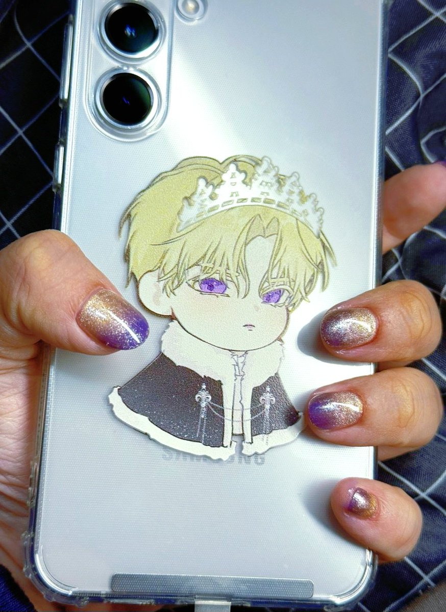 1c0h2e1n's tweet photo. 第一次做美甲，就獻給大小姐了💅

#kissmeifyoucan #키스미이프유캔 
#nails #painting #phonecase https://t.co/IgQ8ZIFfrs