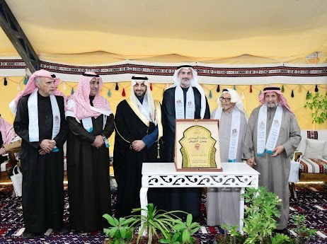 masaar_sa's tweet photo. تكريم
احتفت جمعية مسار المستقبل بتكريم المهندس عثمان بن حمد الخويطر بمخيم أهالي عنيزة تقديراً لعطائه المجتمعي ودوره في دعم التنمية بمحافظة عنيزة
#عنيزة_تكرم_عثمان_الخويطر https://t.co/43Gec3fUQ0