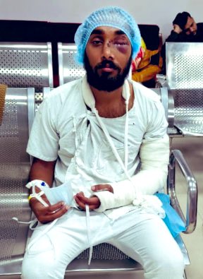 उत्तर प्रदेश के बिजनौर में इस्लामिक कट्टरपंथियों ने सिख युवक पर हमला किया क्यूँकि सिख युवक ने औरंगज़ेब की क्रूरता का सत्य बयान किया । औरंगज़ेब ने साहेबज़ादो को ज़िंदा चुनवा दिया था  भारत के मुसलमानों को बताना होगा कि वो भारत के दुश्मनों के साथ हैं या भारत के महापुरुषों के साथ ?
