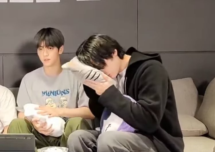 giakiyo's tweet photo. kai still has his habit of burying his face into anything soft 😭😭 he’ll always be so endearing i’m gonna cry https://t.co/rP440cjcYx
