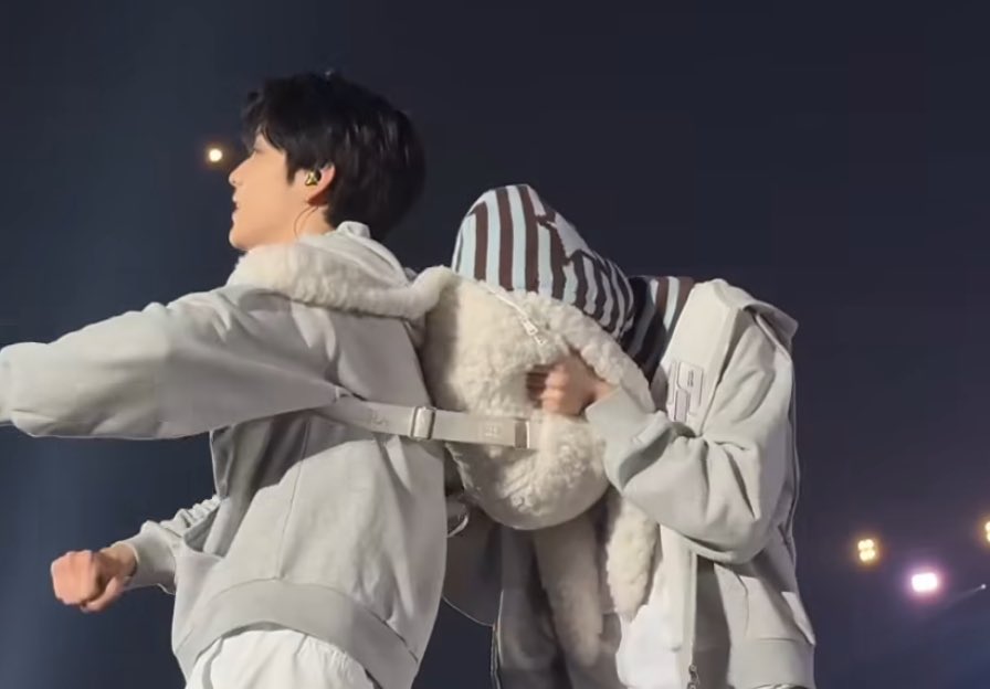 giakiyo's tweet photo. kai still has his habit of burying his face into anything soft 😭😭 he’ll always be so endearing i’m gonna cry https://t.co/rP440cjcYx
