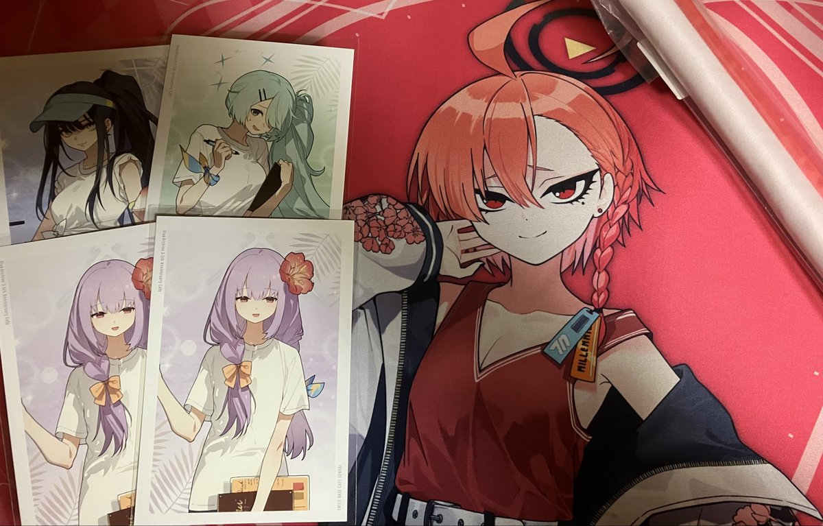 つ　タペストリー タペストリーとデスクマット届いたと思ったらなんかポストカード付いて