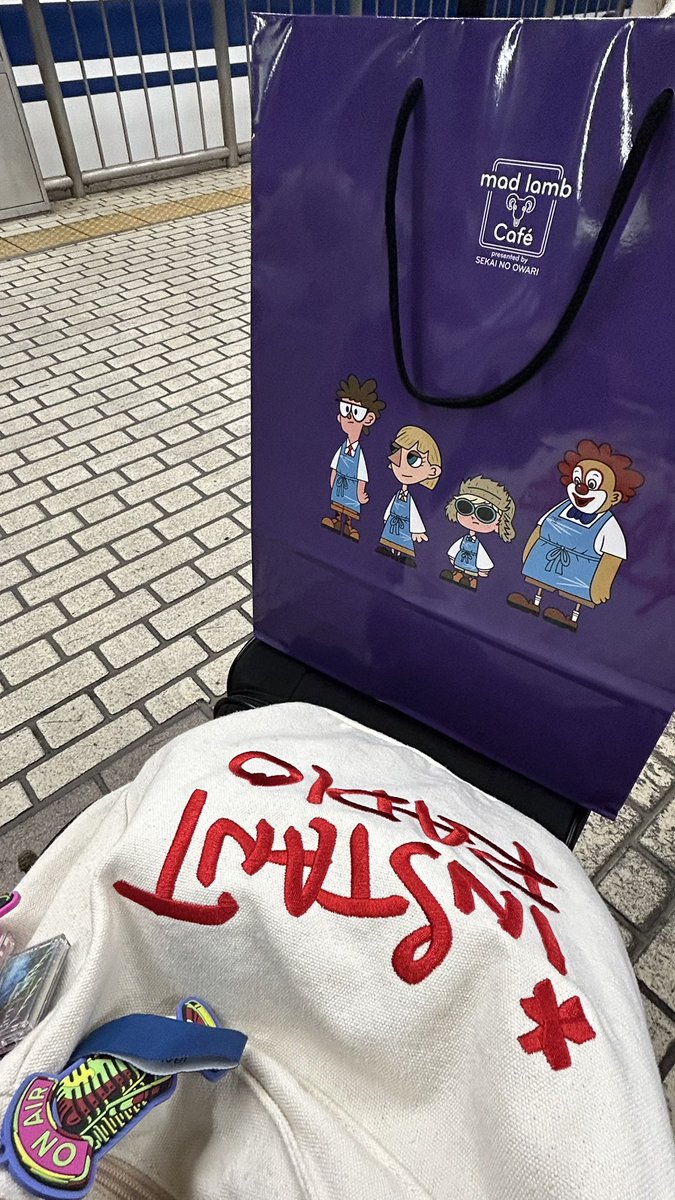 o7_dP5ek's tweet photo. POPUPも行けたしライブもほんっとに熱かったし2025年の最高の締めになりました😭😭😭
SEKAI NO OWARIありがとうUVERworldありがとう！！！！！！
大阪帰ります！！！

#VSseries
#SEKAINOOWARI 
#UVERworld https://t.co/YfG34wNPZ2