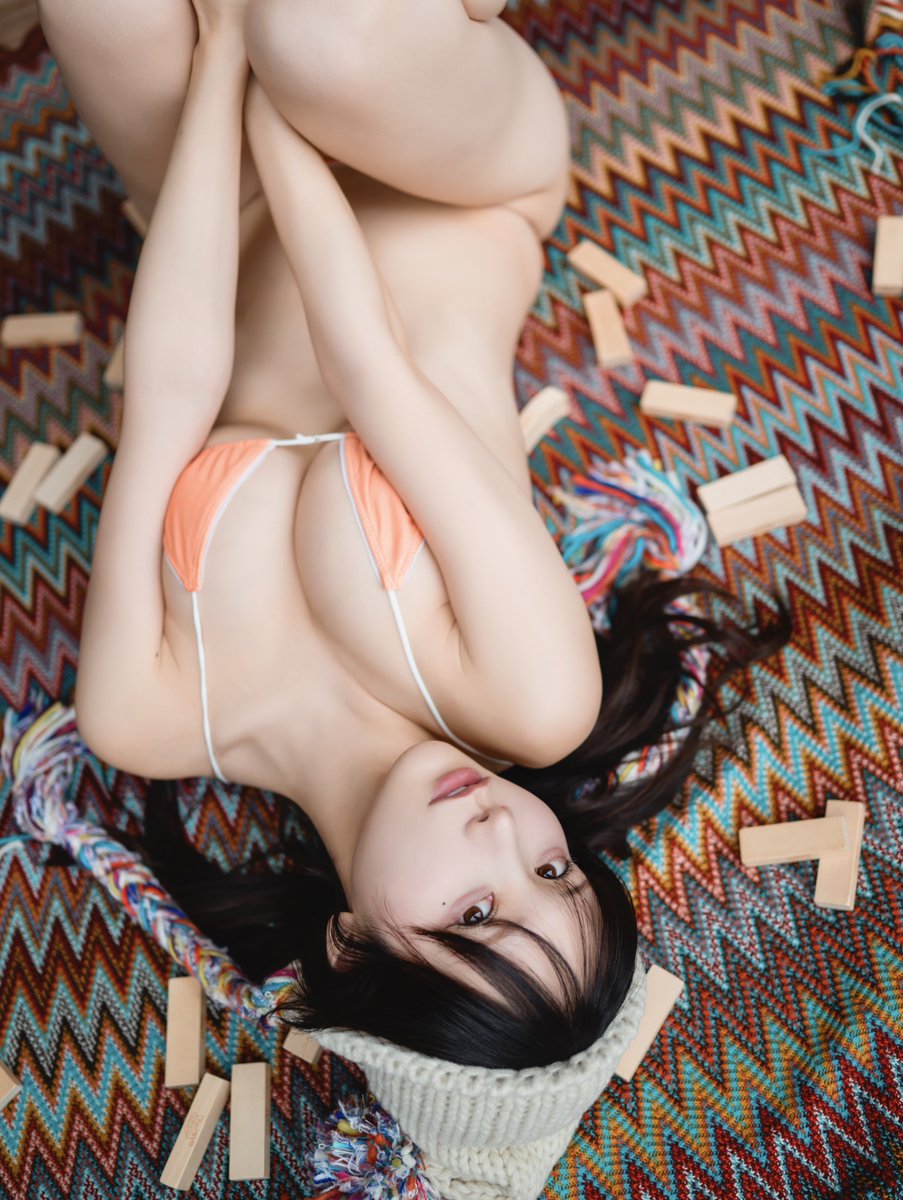 snexxxxxxx's tweet image. コミケお品書き- ̗̀📣

写真集「グラグラ」と「メイドロイド」を作りました！
こだわりのシチュエーションが沢山詰まっています👀📸
グッズも最高の出来上がりなのでぜひ遊びに来てね💕

「東8ホールV12abけんけんぱ」にてお待ちしています📍
2025年最終日「良いお年を」しようね🥳🫶

 #C107…