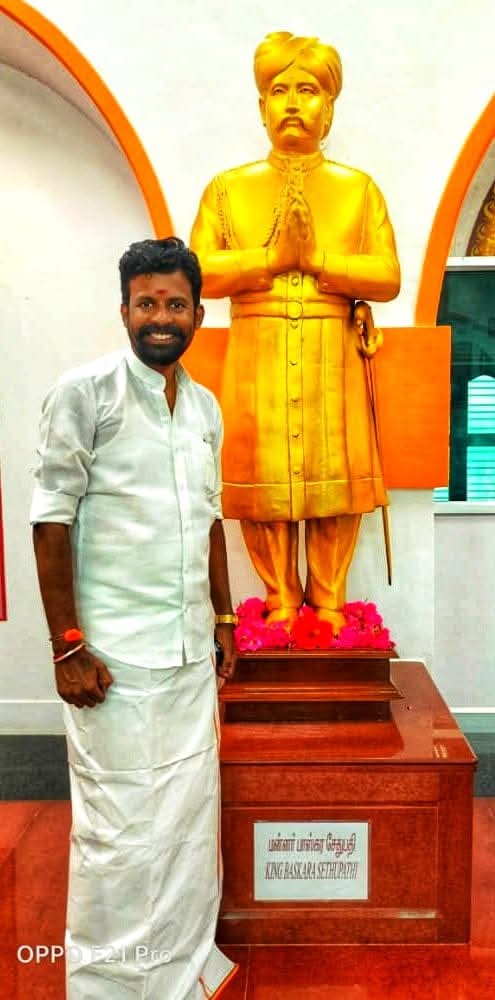 இராமநாதபுரம் ராஜா ஸ்ரீமது ஹிரணிய கர்ப்பயாஜி ரவிகுல முத்து விஜய ரகுநாத மகாராஜா பாஸ்கர சேதுபதி அவர்கள் நினைவு தினம் இன்று .. 

#BhaskaraSethupathy .. 💥