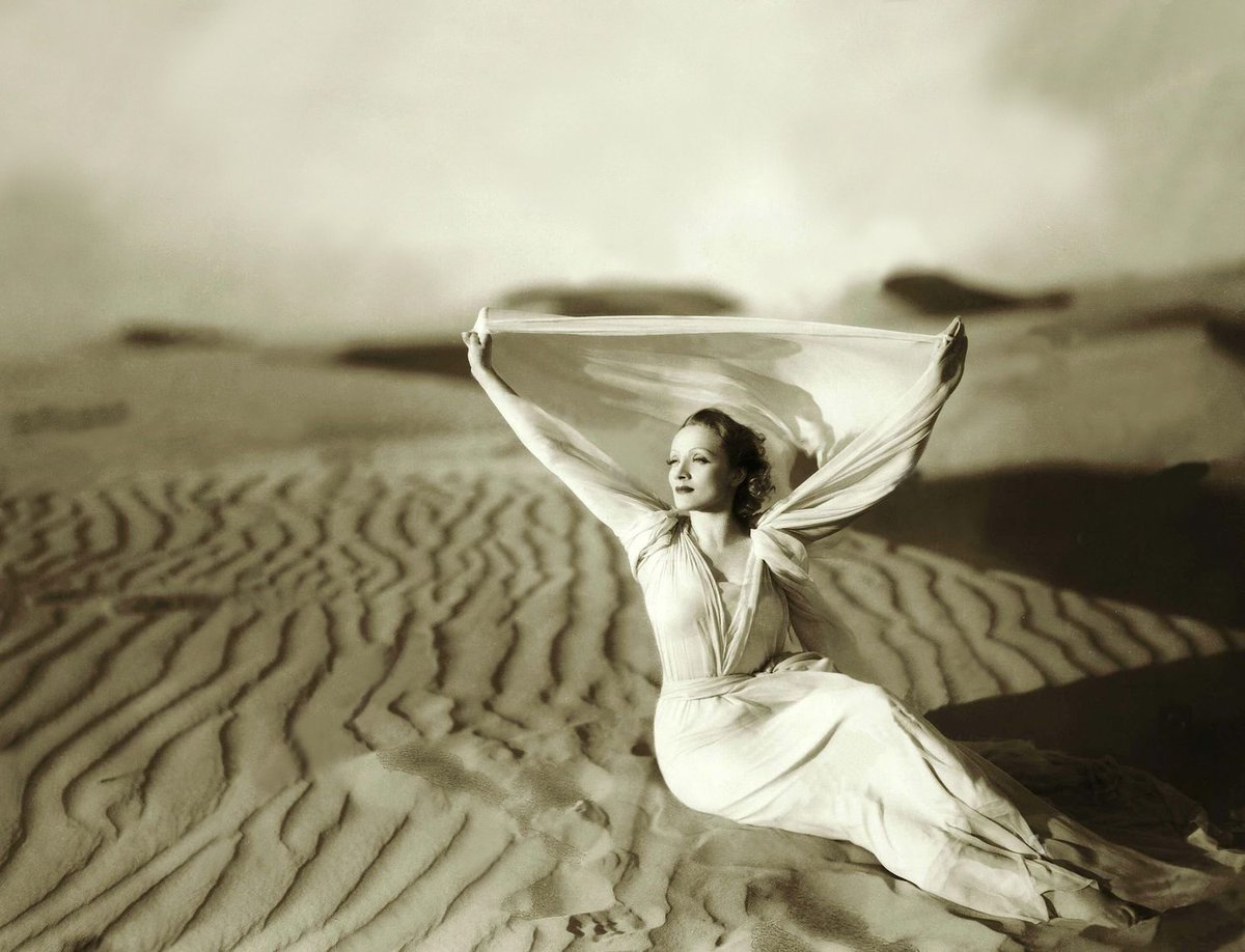 RomanPBone1's tweet image. #botd Marlene Dietrich for The Garden Of Allah (1936). Photo by Kenneth Alexander.