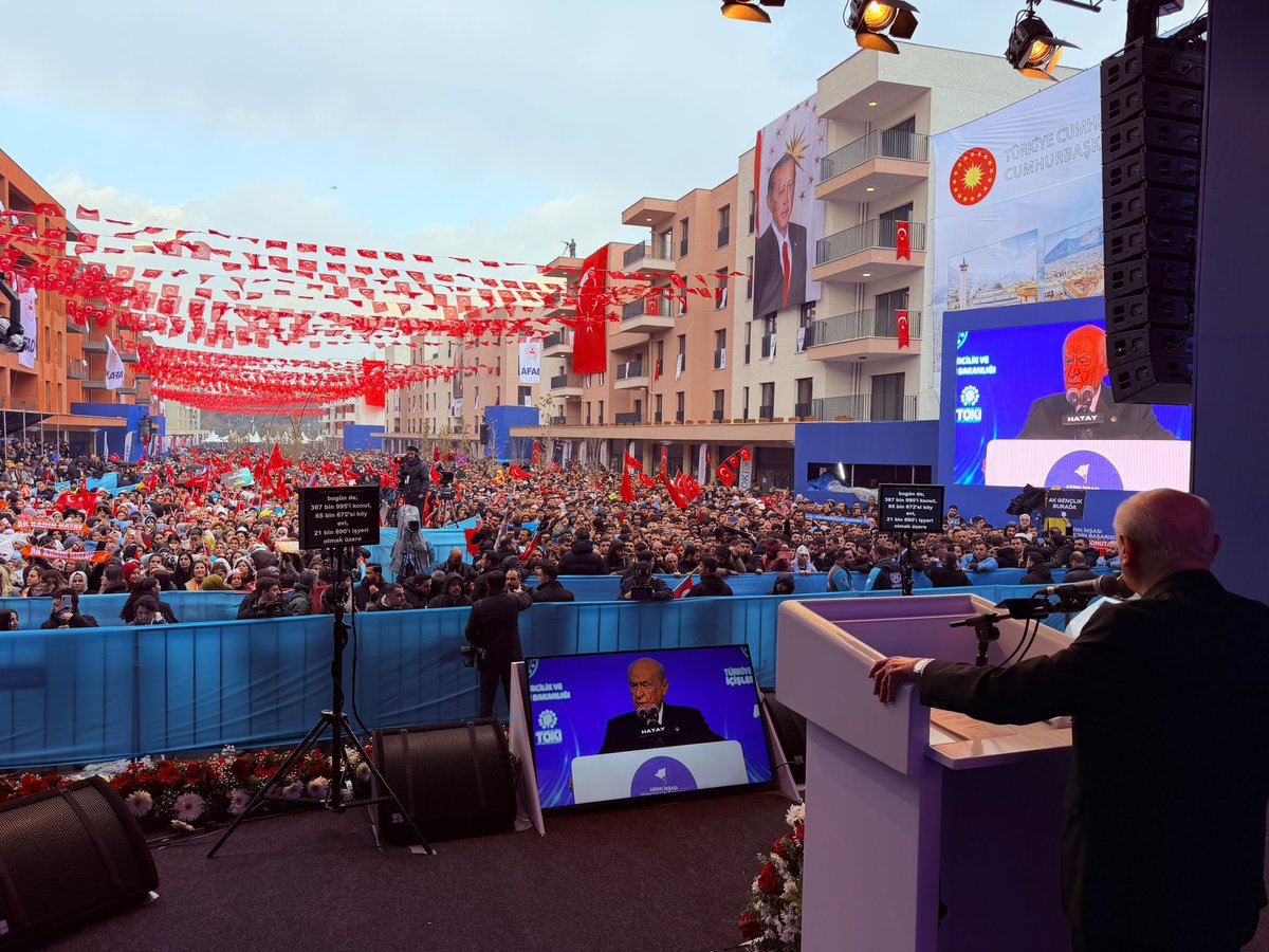 ayyildirim1's tweet photo. Liderimiz Sayın Devlet BAHÇELİ, Hatay'da Düzenlenen 455 Bininci Afet Konutu Kura Çekimi, Anahtar Teslim Töreni'nde Konuşuyor https://t.co/gVmRLLbHZf