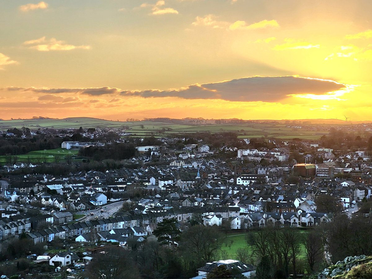 Gameguy69's tweet image. After helping out a friend, Christmas Day was completed with a walk to the Sir John Barrow Monument at Ulverston and see the sunset. #bestchristmasever
