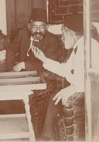 “Ya hamiyetsiz olaydım, ya param olsa idi!” diyerek; rakamlara indirgenemeyen değerlere bağlılığını gür bir sesle haykıran bu büyük insanın, bu ahlak ve karakter abidesinin anısı önünde saygıyla eğiliyorum.