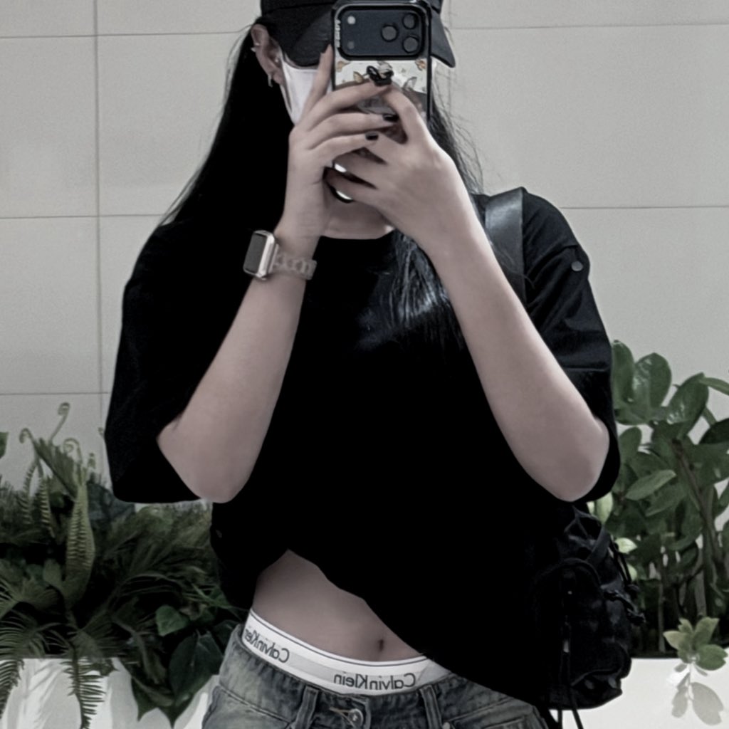 Black Gray Vibe.🐈‍⬛🌪️