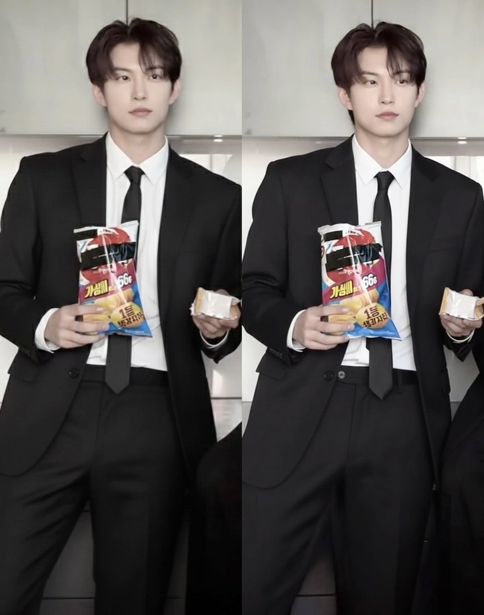 kkk_p31's tweet image. 반깐머리 멜뮤때같아서 의상 정장으로 바꿔봣는데
그냥 탕비실에 계신 김대리님이 나오셔서 소리지름