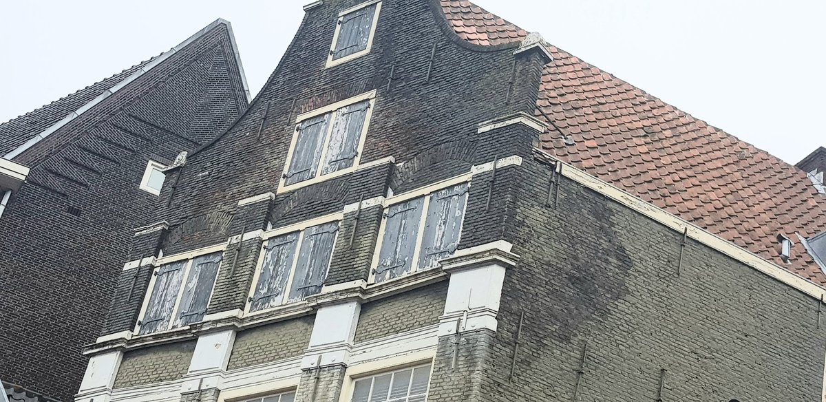 GerritZoonen's tweet photo. Hopen dat het snel gerestaureerd wordt...hoek geldersekade/recht boomssloot. https://t.co/gPRpJzS18D