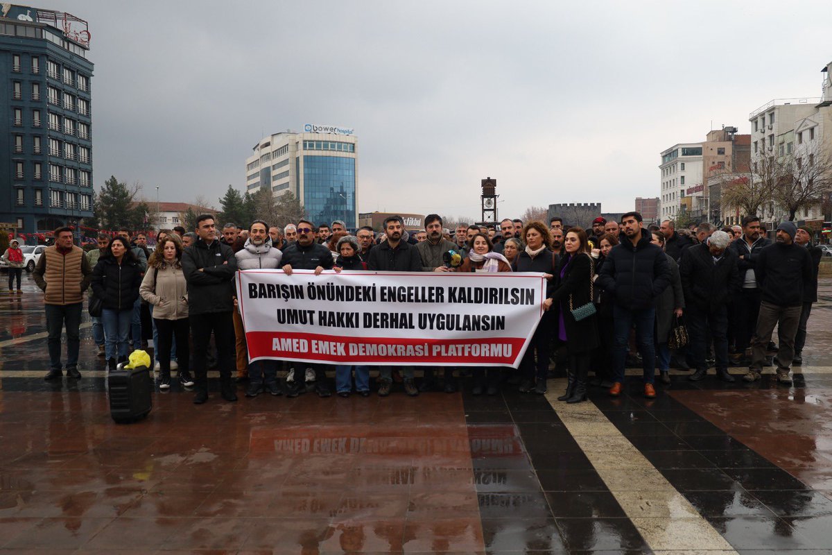 Bileşeni olduğumuz Amed Emek ve Demokrasi Platformu ile birlikte “ Barışın Önündeki Engeller Kaldırılsın Umut Hakkı Derhal Uygulansın!” şiarı ile basın açıklaması gerçekleştirdik. 
                                     
 Sayın Abdullah Öcalan ve tüm siyasi tutsaklar açısından umut