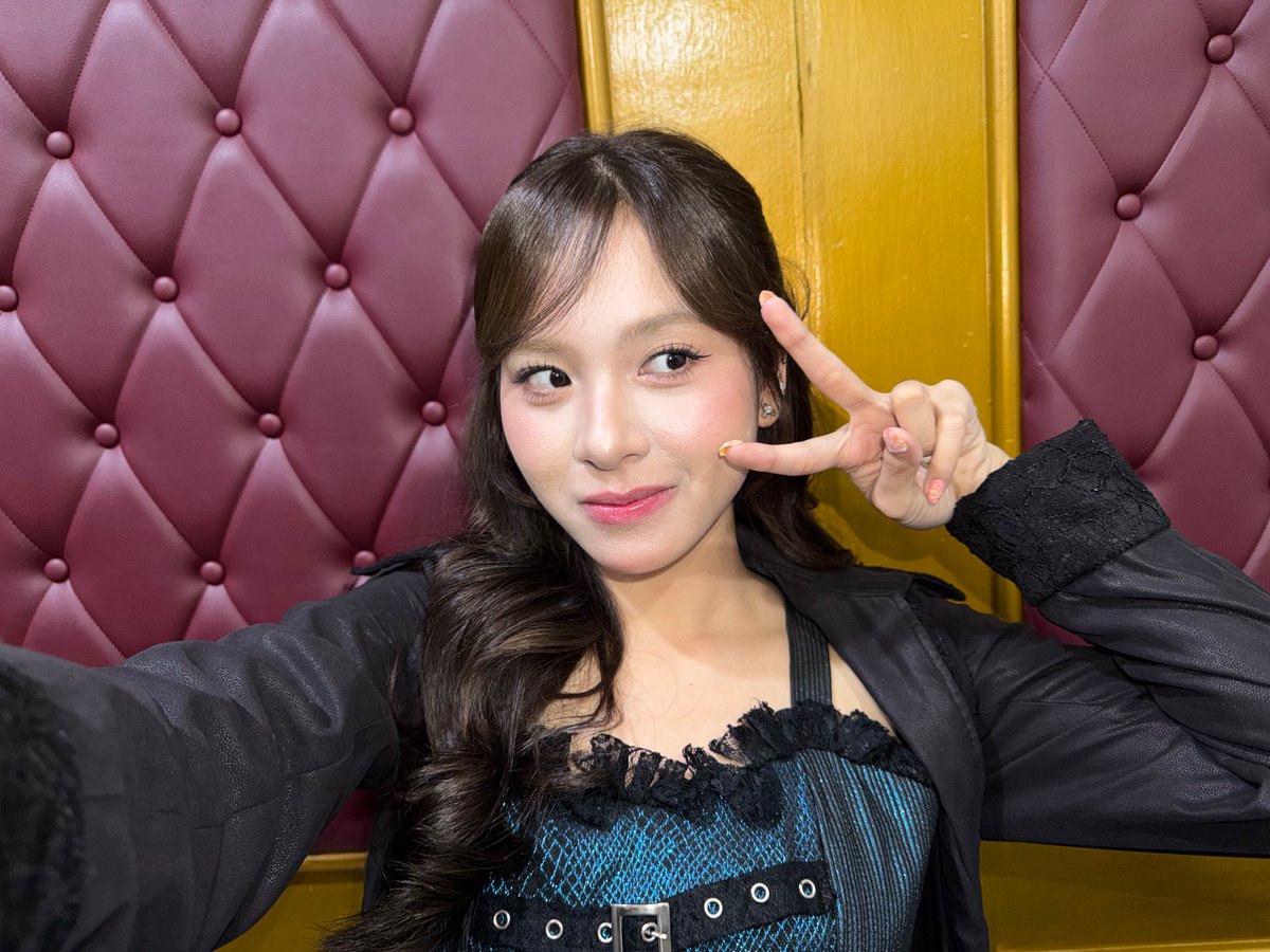 _zeeasadel's tweet image. tft? wkwk alias happy graduation cigree! @S_GraciaJKT48 🤍🤍