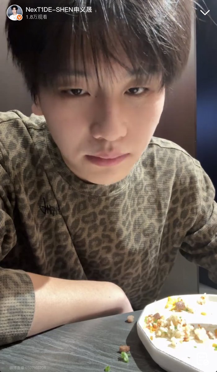 nichaMJ422's tweet image. ลูกจั้นยังเร้กอยู่มาก แต่กินข้าวหกแล้วเช็ดเองเก่งมากค้าบอ้วร 🫳🏻✨🐶