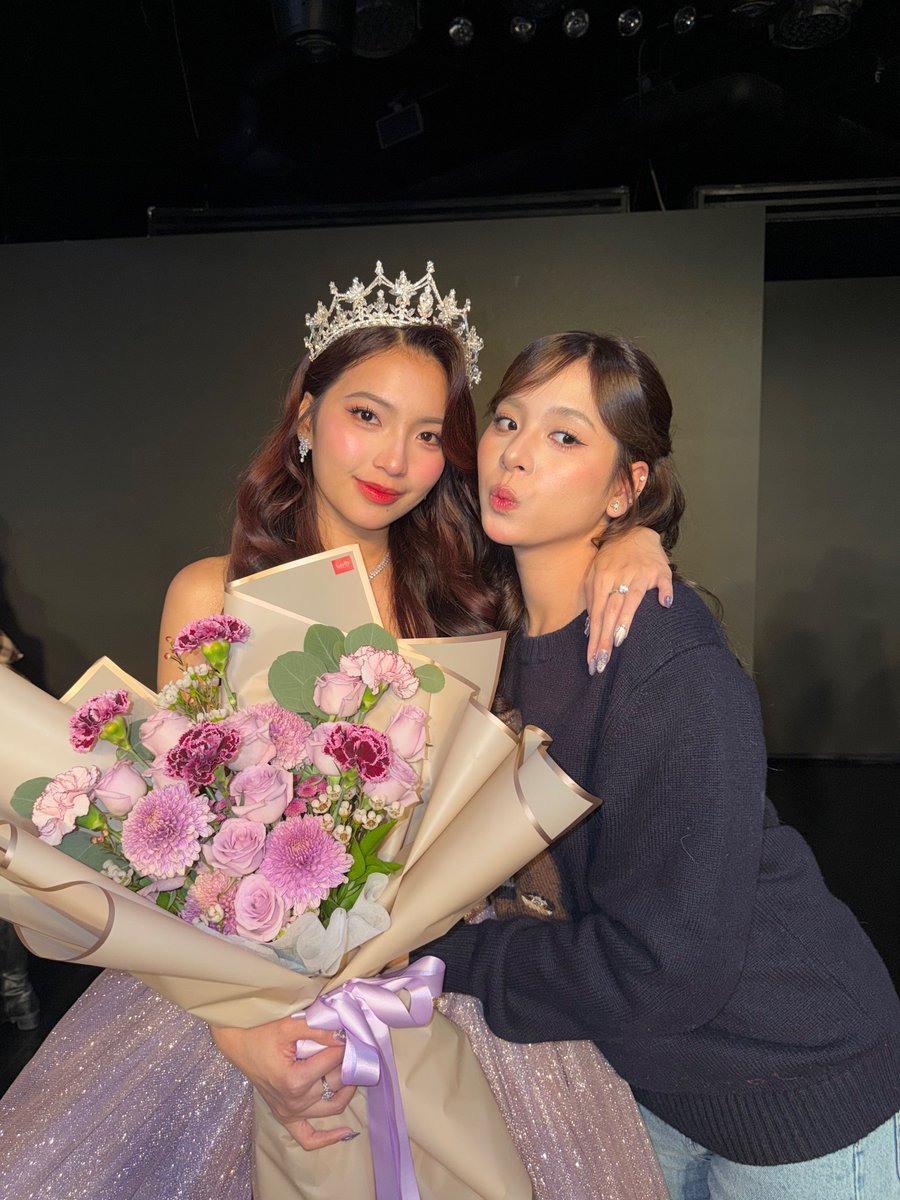 _zeeasadel's tweet image. tft? wkwk alias happy graduation cigree! @S_GraciaJKT48 🤍🤍