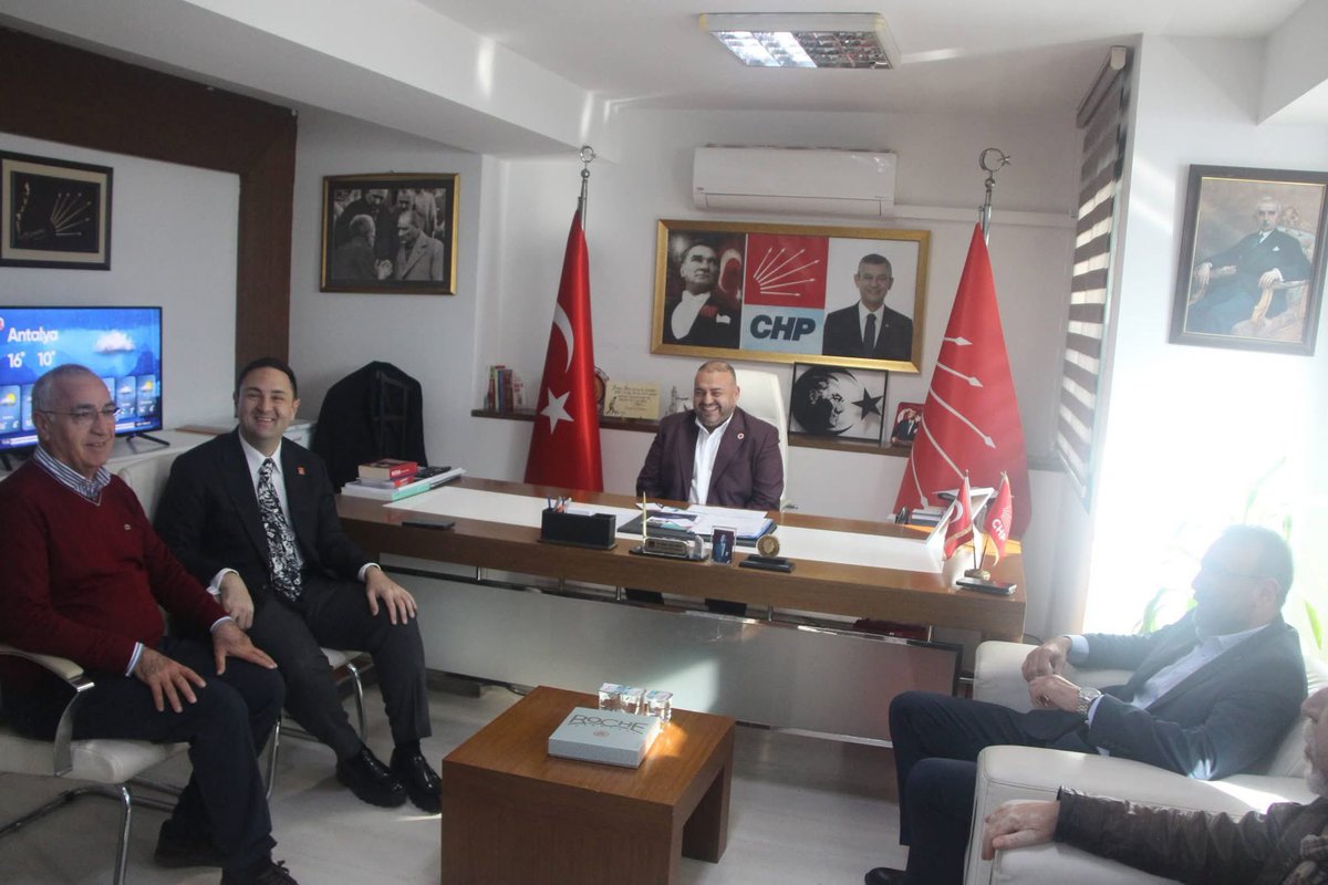 Ankara Milletvekilimiz can dostum Umut Akdoğan ve PM üyemiz  ağabeyim Tolga Sağ’ı ilçemizde ağırlamaktan büyük mutluluk duyduk.
Samimi sohbet, güçlü dayanışma ve yol arkadaşlığının verdiği umutla güzel bir buluşma oldu. Birlikteyiz, yan yanayız.