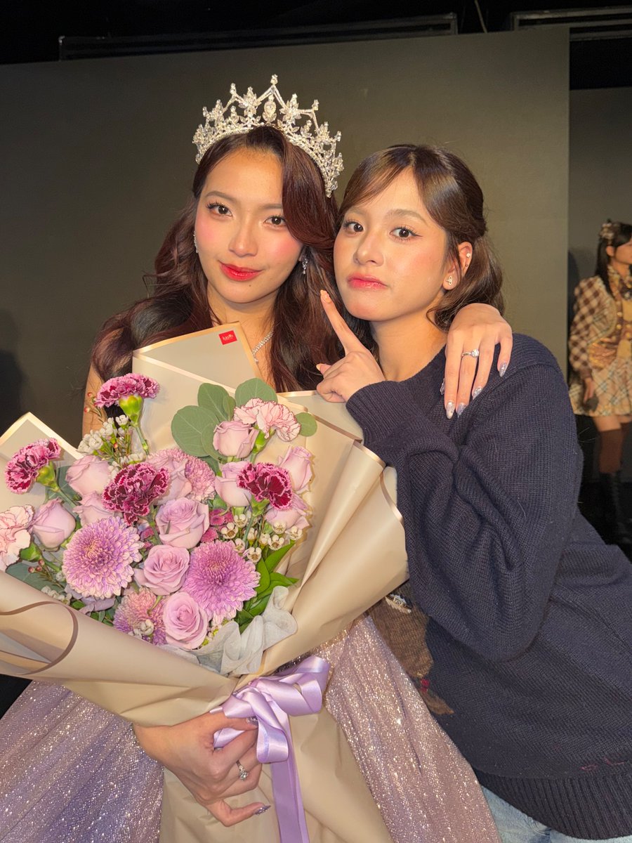 _zeeasadel's tweet image. tft? wkwk alias happy graduation cigree! @S_GraciaJKT48 🤍🤍