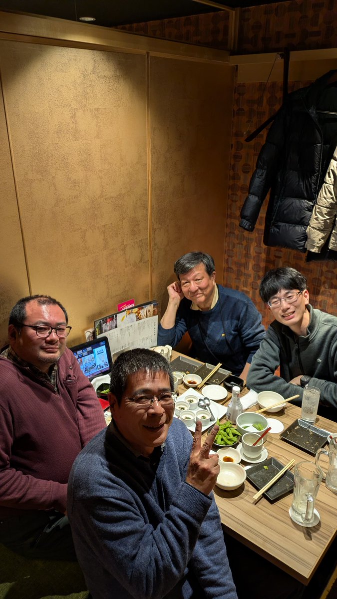 HIRUKAWA RADIO SHACK MEETING
手前左より時計回りで
JK2XXK JN2AMD JE6WUD（飛び入り参加） JR4CZM/JS2MKU