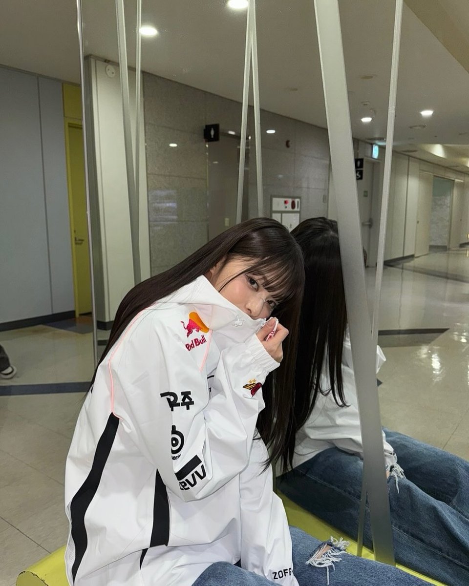 t1katta's tweet image. t1 please sign this diva