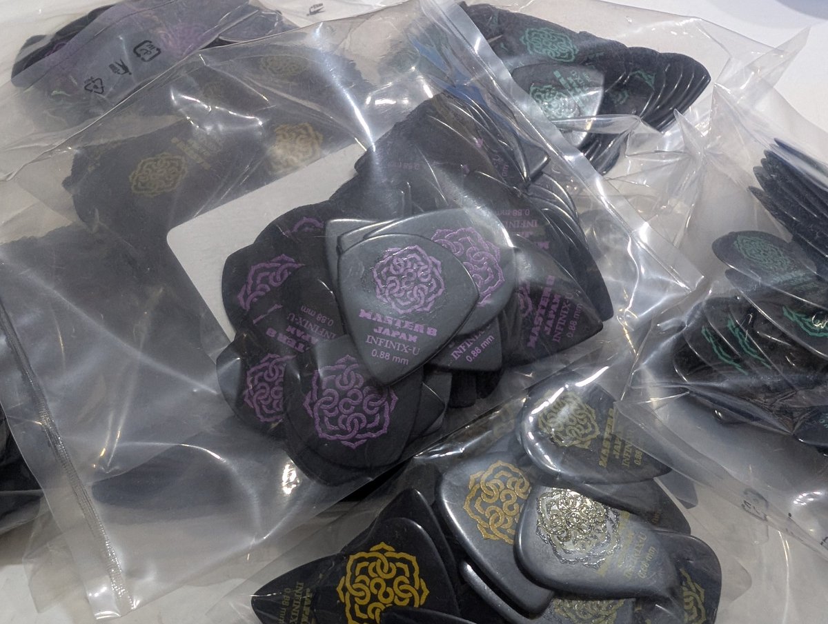 #MASTER8JAPAN
<a href="/Master8Japan/">MASTER 8 JAPAN GUITAR PICKS</a>
ドラムショップと看板出してますが
INFINIX+ULTEM®のフラッグシップモデルに、HARD POLISH仕上げを施した新境地のモデル販売中！
定番のレギュラー商品も含め
日本最南端で66種販売中
他メーカーピックも販売してます🎸