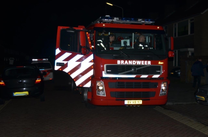 Hoogwerker brandweer assisteert bij brand in ijssalon Gieten