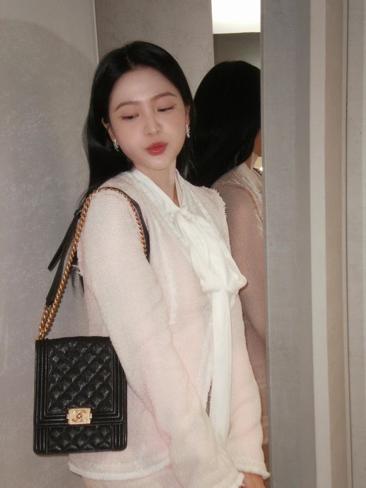 i feel like we should talk more about her elegant beauty 

#YERI #예리 #KIMYERIM #김예림 #REDVELVET #레드벨벳