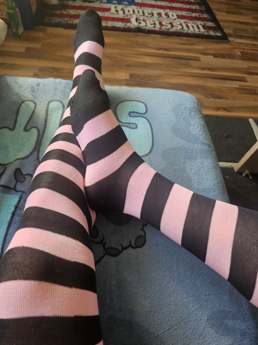_GorouFemboy's tweet photo. So endlich passend zu meinem pinken pullover und schwarzen Rock https://t.co/CU5dbEn5tM