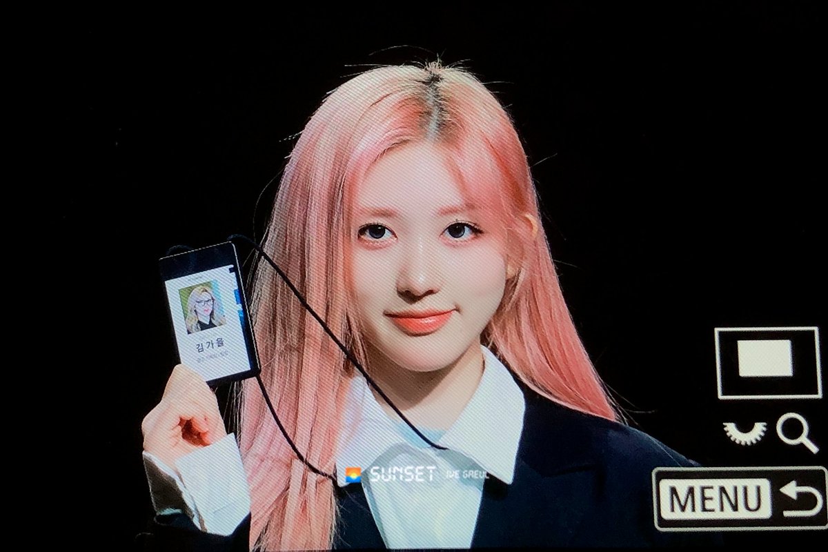 sunset_ge's tweet image. 251227 
착순이 직장인님 
#IVE #아이브 #가을