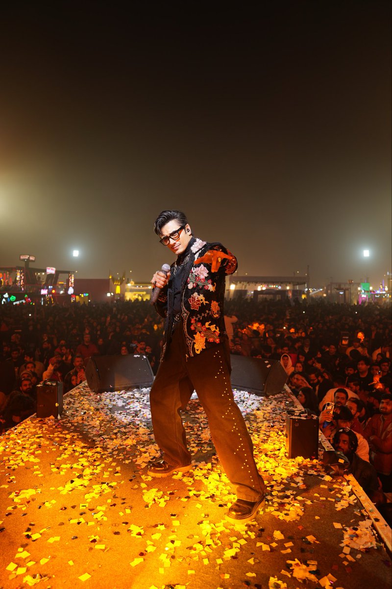 Everybody. Calm down…. Please 🙏

Sab kuch yaheen reh jaana hai 😇