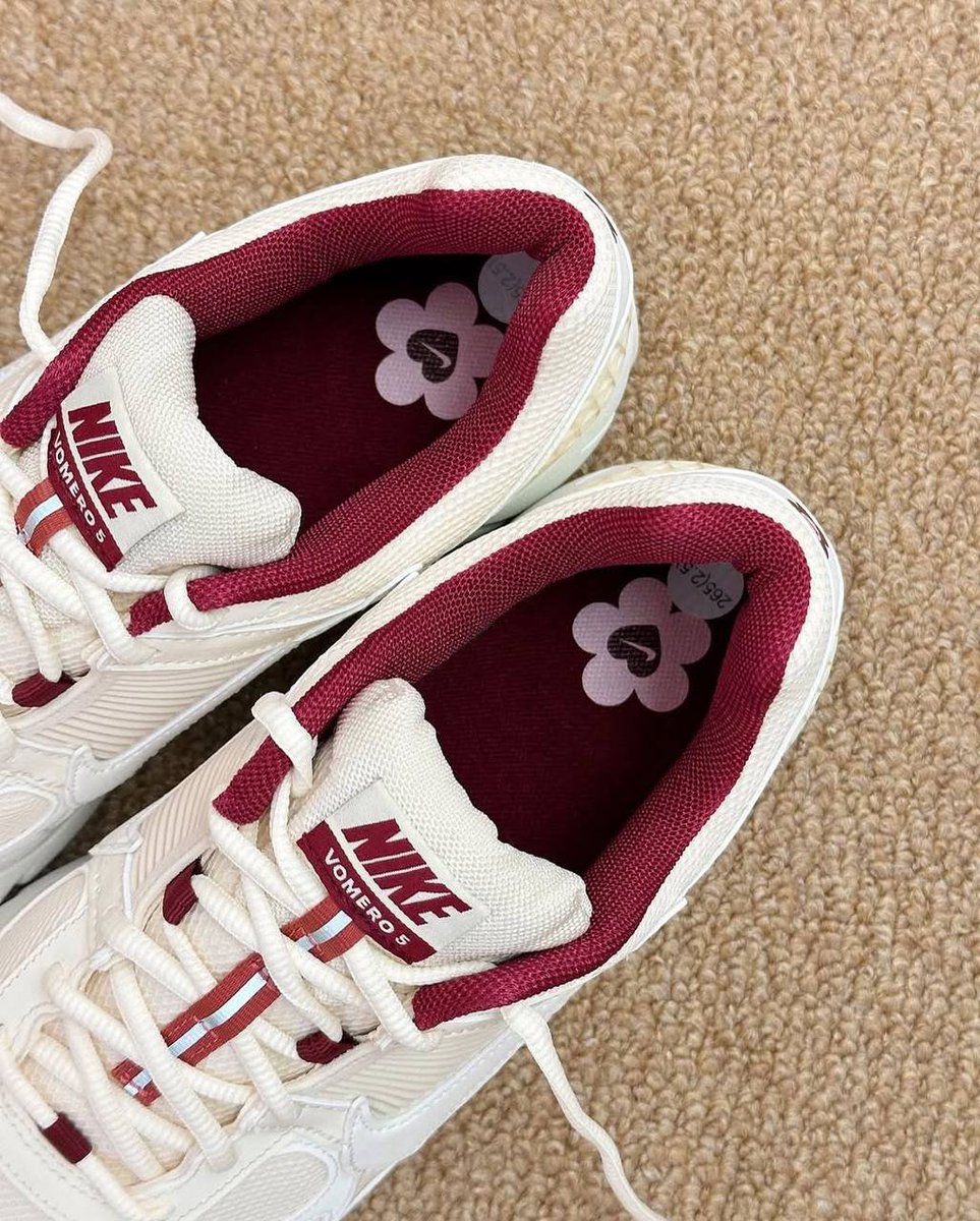 xalivyy's tweet image. Really obsessed with the Nike Vomero 5 in Valentine’s Day vibes — cute but still sporty🌸🌷