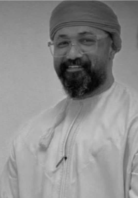 الرحمة والمغفرة ل #ناصر_الكندي وصادق التعازي والمواساة لأسرته، بغض النظر عن السبب فالآجال مكتوبة، وارحموا أسرته وأولاده من هذا التداول لقضيته، يكفيهم حزن وألم لفراقه

ارحموهم