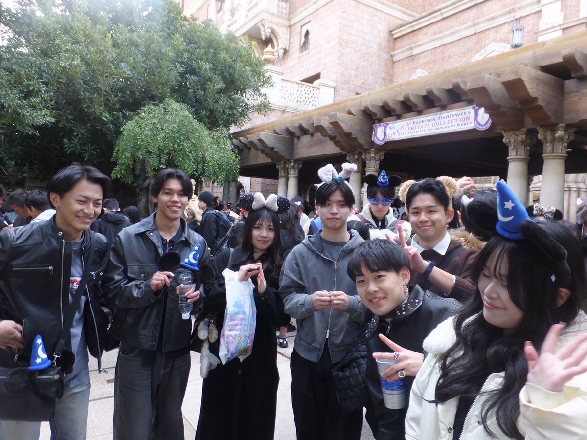WadaZemiii's tweet photo. 今年もみんながんばりましたね💪

今年の和田ゼミ・クリスマスデ��ズニー🎄🎡🎢🧑‍🎄

楽しそうですね😄

また来年もがんばっていきましよう🤗 https://t.co/aytJpFpid9
