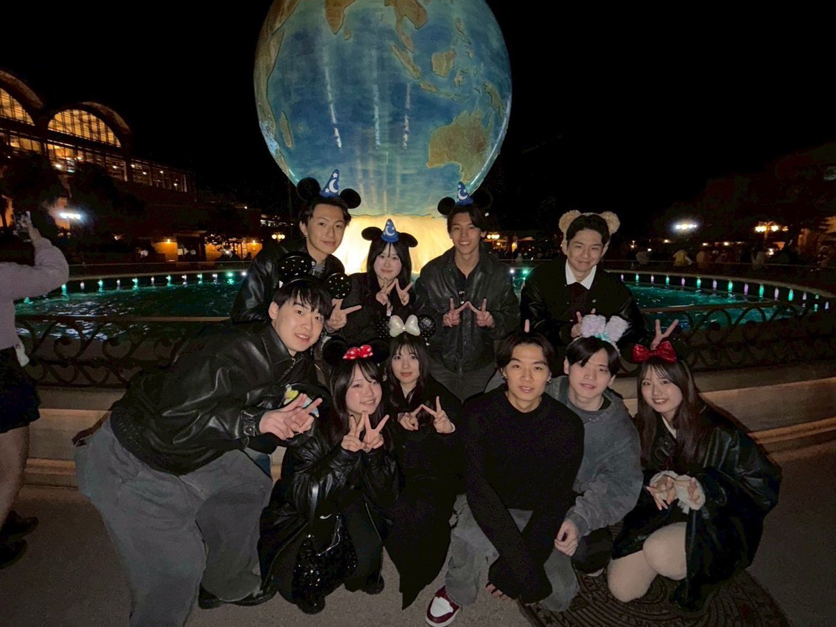 WadaZemiii's tweet photo. 今年もみんながんばりましたね💪

今年の和田ゼミ・クリスマスデ��ズニー🎄🎡🎢🧑‍🎄

楽しそうですね😄

また来年もがんばっていきましよう🤗 https://t.co/aytJpFpid9