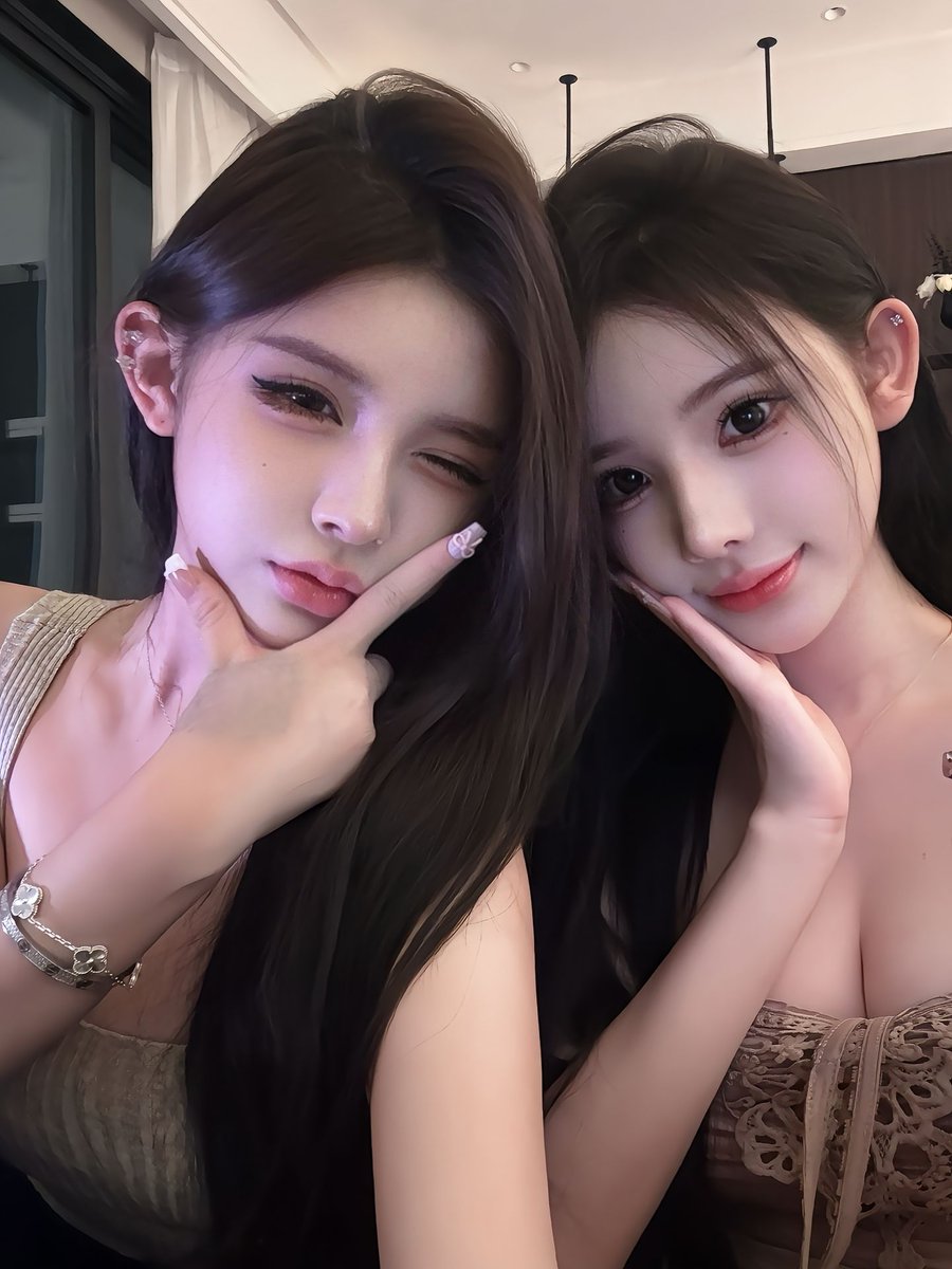 xxoo7889's tweet photo. 闺蜜合照 https://t.co/ZHxPPMSm4X