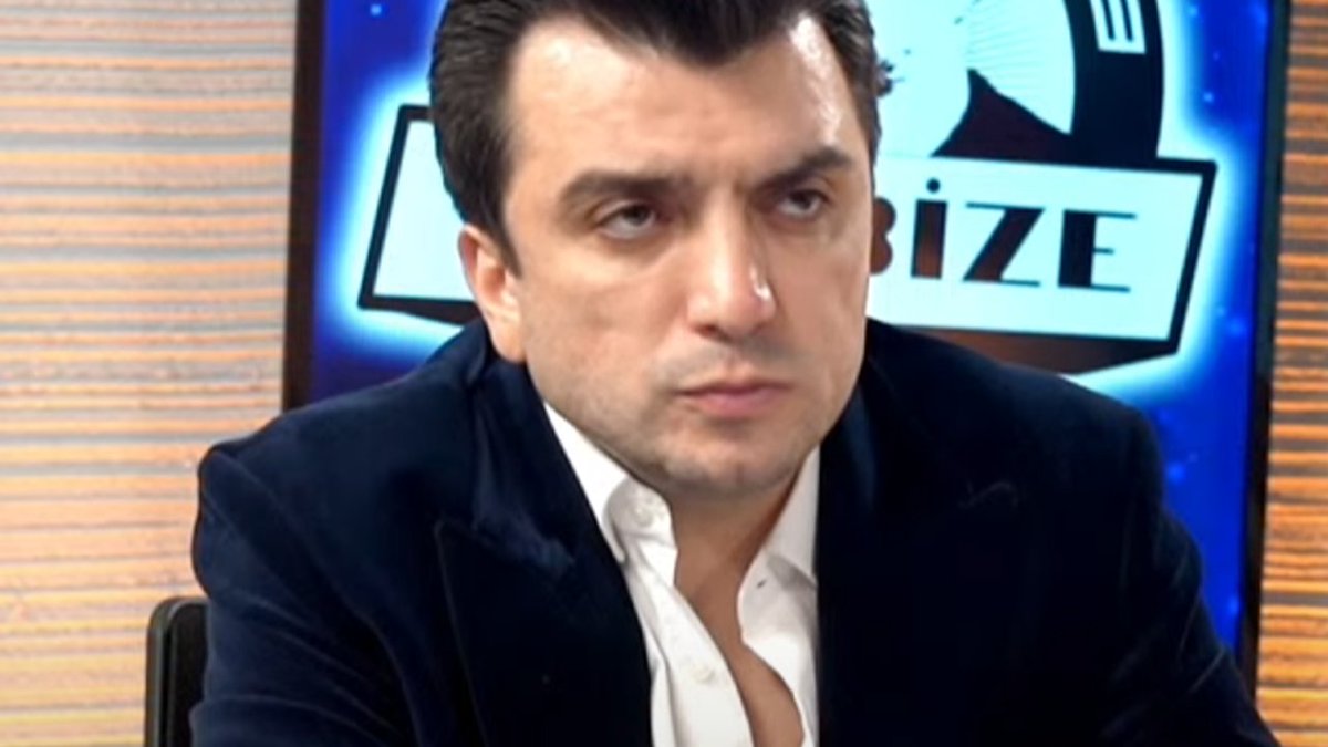 fbshdow's tweet image. 🗣 Bışar Özbey:

Erden Timur çok dindar ve hayatımda gördüğüm en dürüst insan.