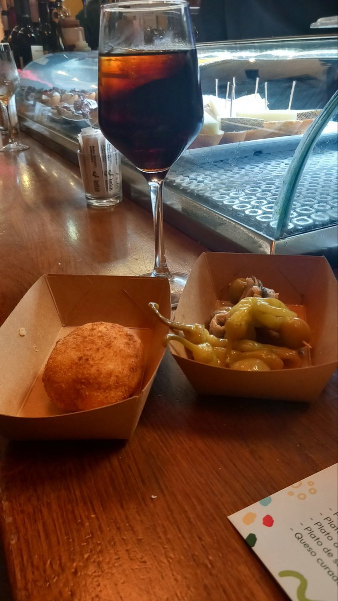 PepGranellTrave's tweet photo. Hay que refugiarse q llueve.
Haciendo tiempo para LAC
Bodega Almau (flipando)
Merci @sangonereta65
#taberna #Zaragoza #Aragon #tapear #gastrolovers #vacaciones #BuenasTardes https://t.co/Q6NSGRt2bH