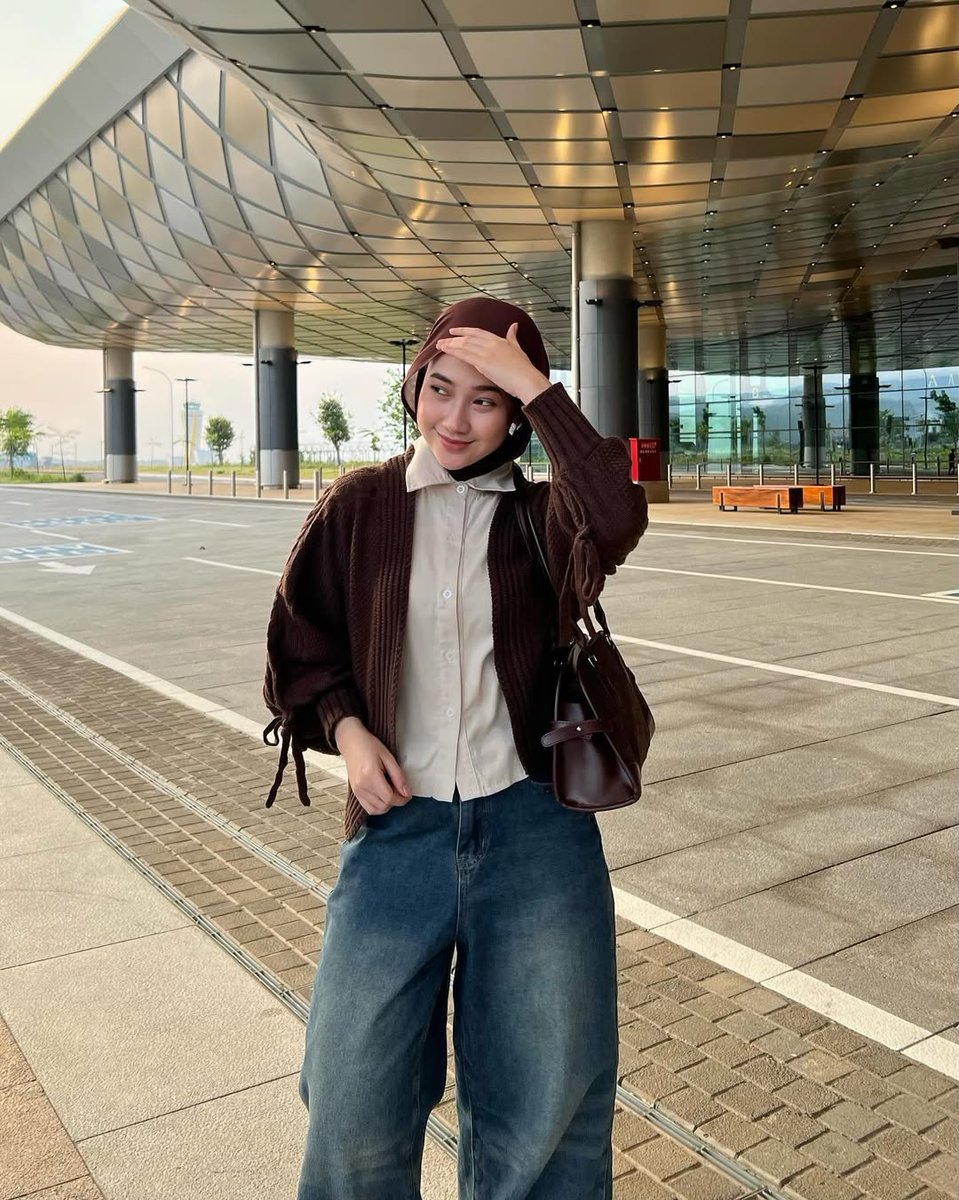 btflfairy's tweet photo. outfit with hijab
— a thread https://t.co/deiyQ45TNL