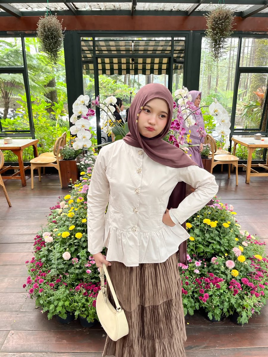 btflfairy's tweet photo. outfit with hijab
— a thread https://t.co/deiyQ45TNL