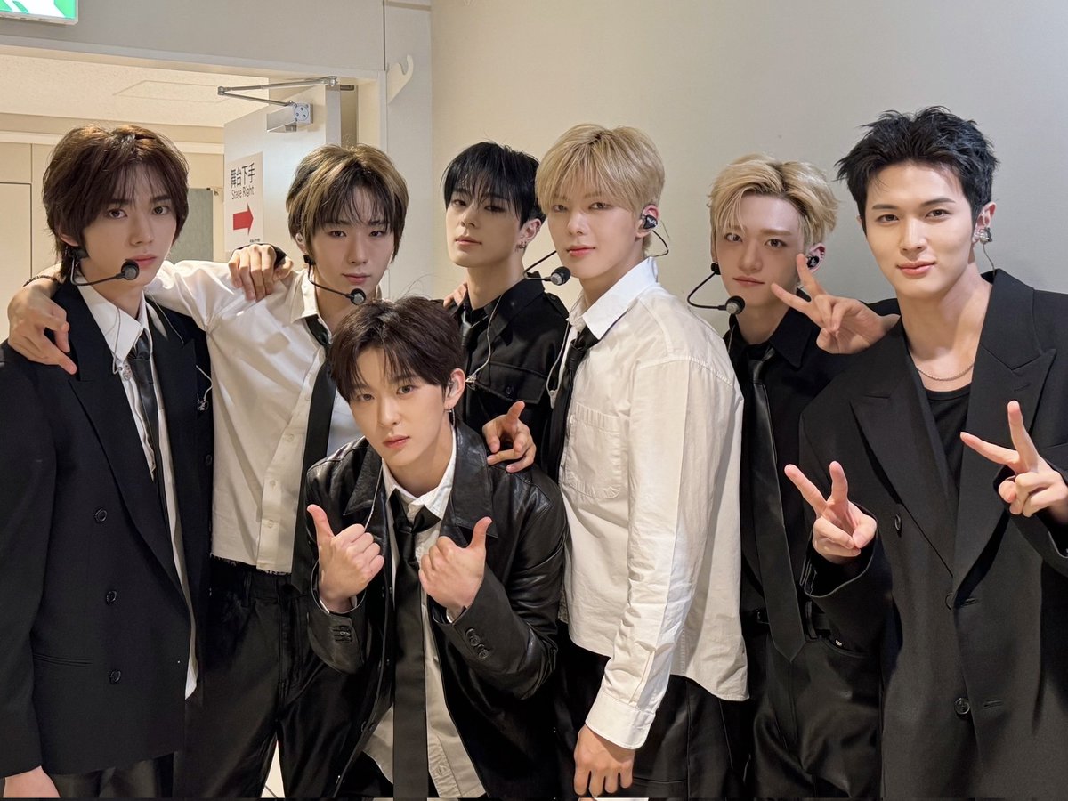 whib_official's tweet photo. [📸]
2025.12.27
2025 WHIB 1st Fanconcert [AnD : New Chapter] in Osaka

도쿄에 이어 오사카까지!
일본 AnD 여러분과 함께해서 오늘도 행복 😍😍
また、会いましょう🤍🖤

#WHIB #휘브
#AnD_NewChapter https://t.co/aiDg93N28s