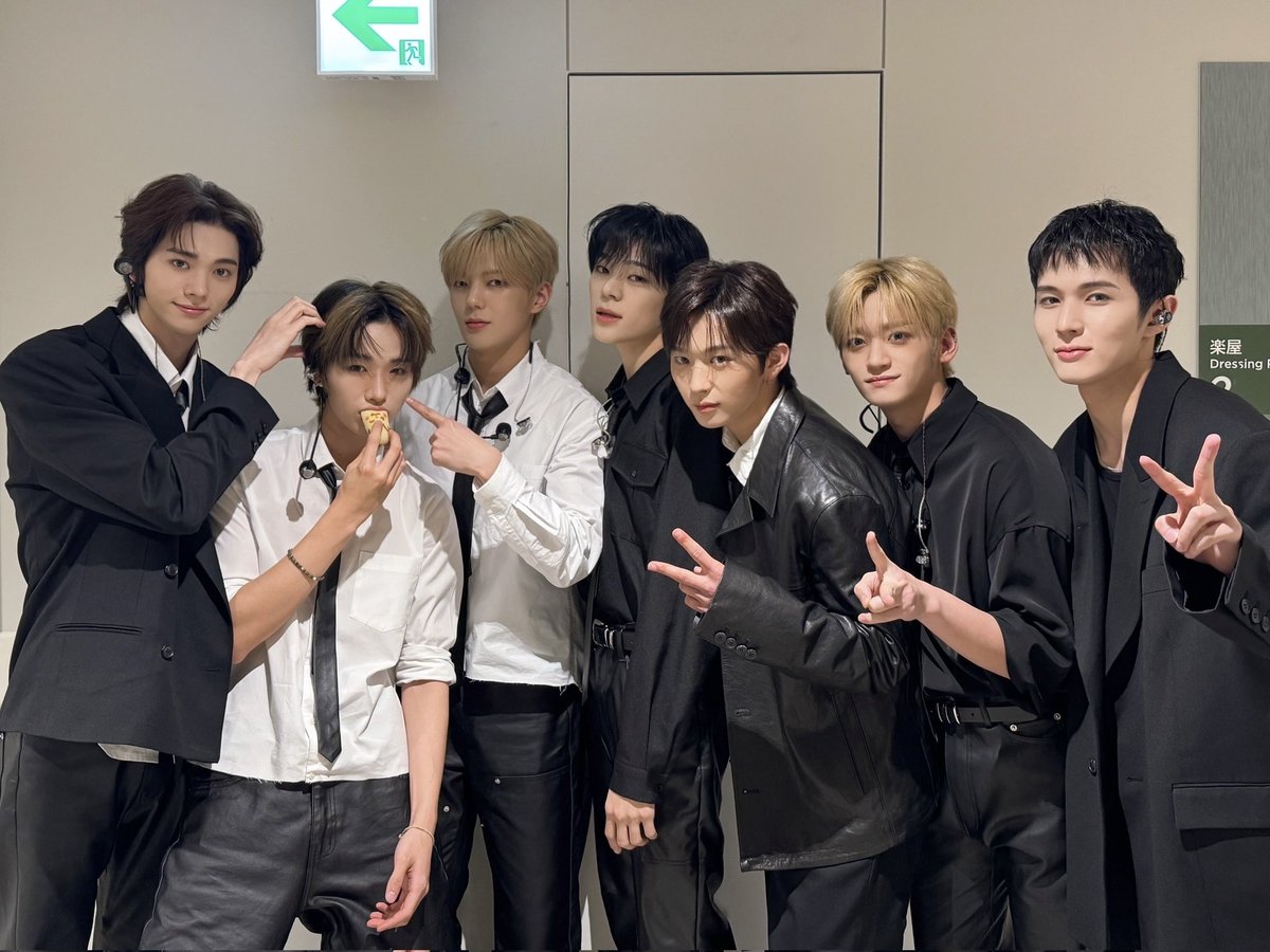 whib_official's tweet photo. [📸]
2025.12.27
2025 WHIB 1st Fanconcert [AnD : New Chapter] in Osaka

도쿄에 이어 오사카까지!
일본 AnD 여러분과 함께해서 오늘도 행복 😍😍
また、会いましょう🤍🖤

#WHIB #휘브
#AnD_NewChapter https://t.co/aiDg93N28s
