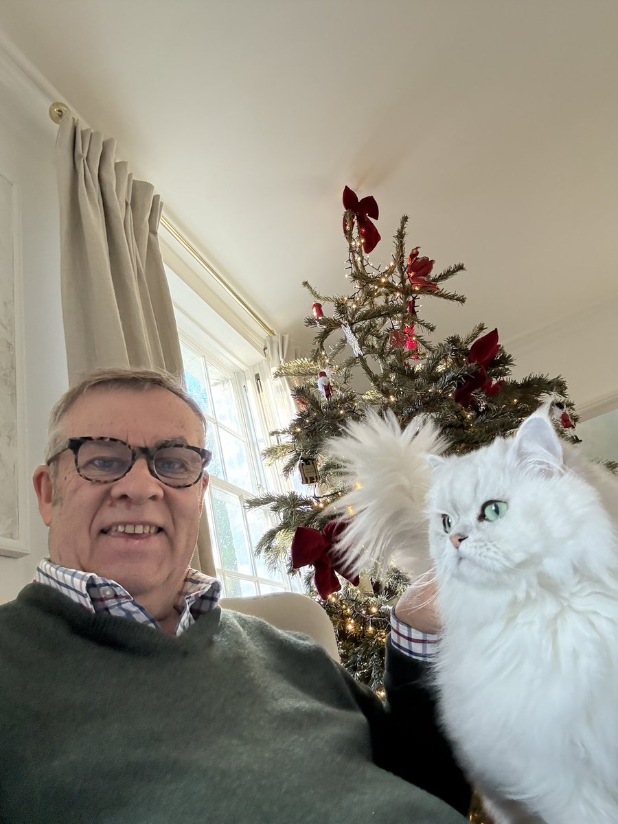 AndrewDowson's tweet photo. Good to see you Bond, I’ve been waiting for you. #Blofeld https://t.co/rKfRfNXpzm