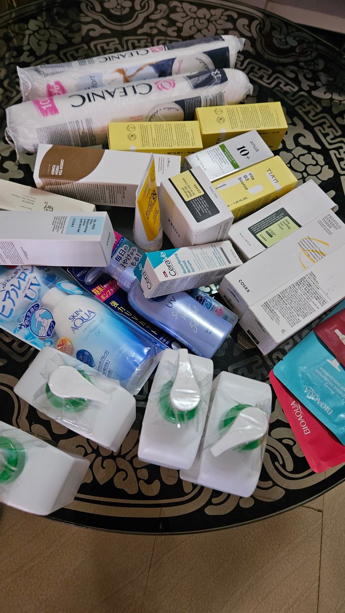 emmyb0y's tweet image. skin has been caring well so far. feels good ngl.