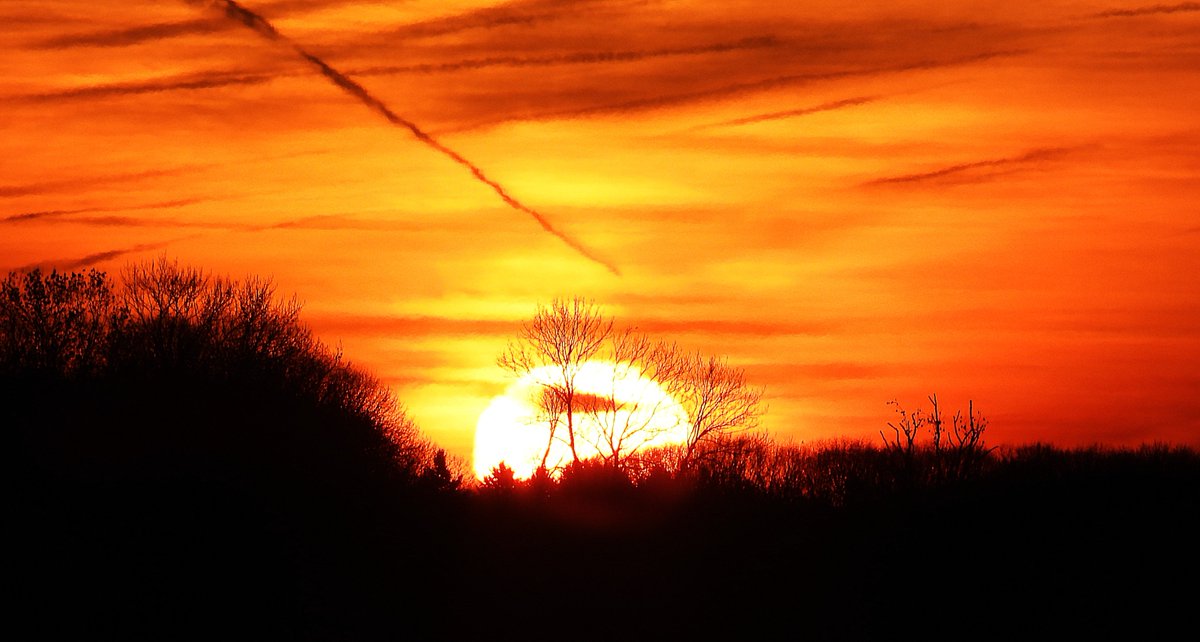 Zaterdagmorgen een prachtige zonsopkomst....dat was weer even genieten....Nog een fijne middag en een gezellige avond en graag tot morgen!