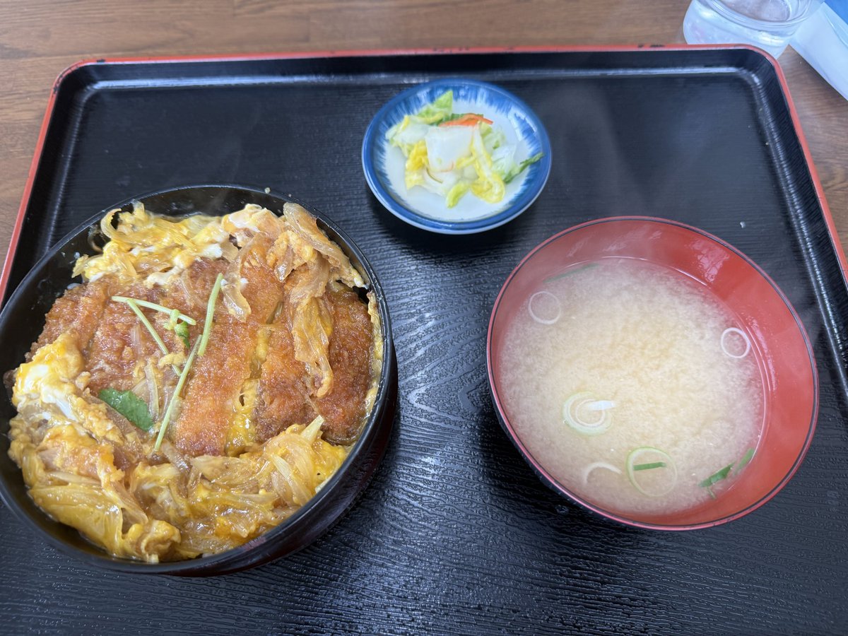 go_mako's tweet image. 職場の近くにある満腹食堂。
本日52年の営業に幕を下ろしました。
前日の27日にお邪魔しました。
職場でも出前を頼んでお世話になりました。
とにかくカツ丼が美味しい旭川市民なら知っている名店でした。
52年間お疲れ様でした〜