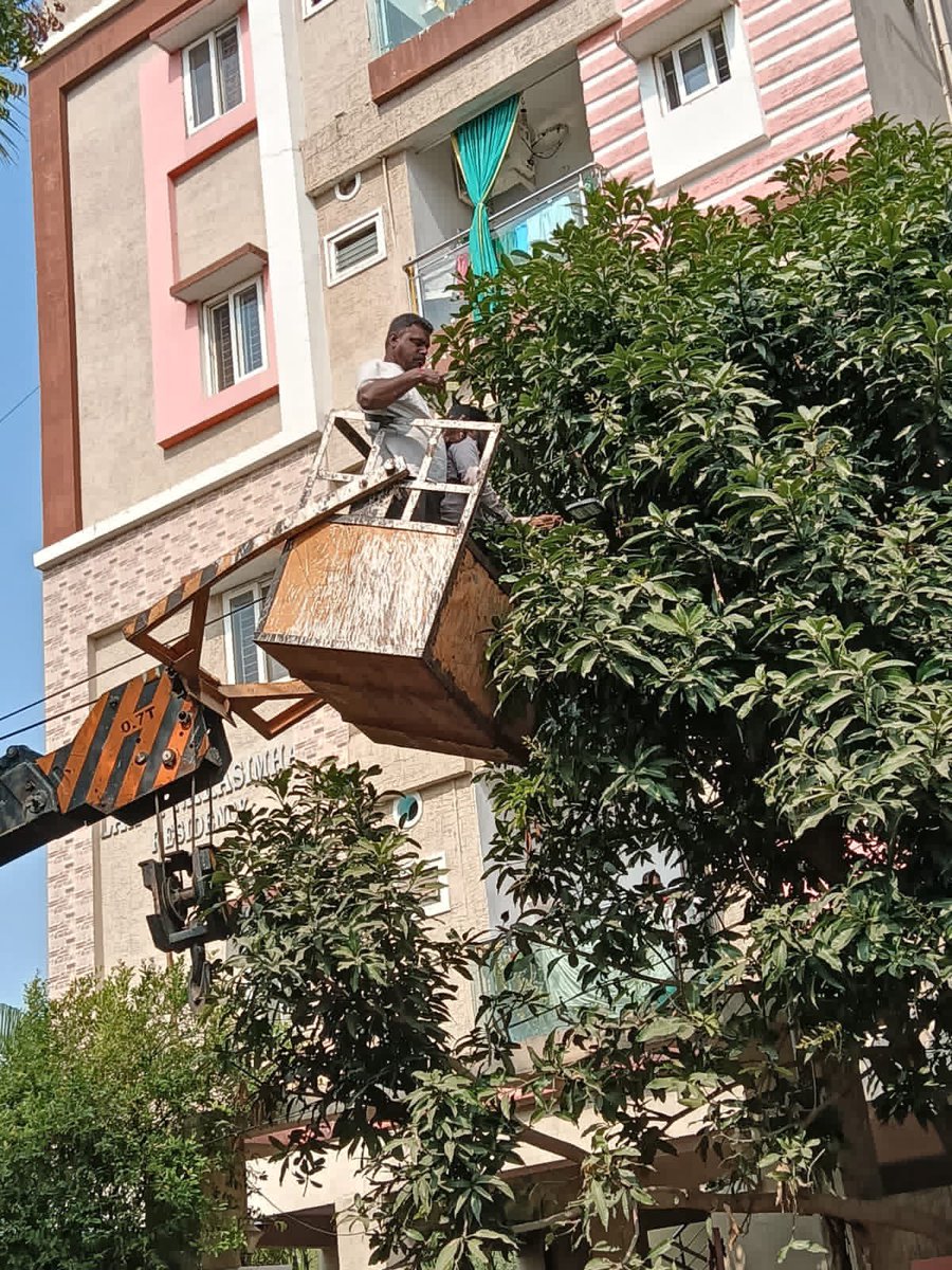 Raghu_ADEVS's tweet photo. @Vikram_657 @GHMCOnline @DCAlwalGHMC @Collector_HYD @TelanganaCMO @TelanganaCS @IPRTelangana 10Nos New Street Lights installed in Dew Drop colony please. https://t.co/Zgl1T7guyX
